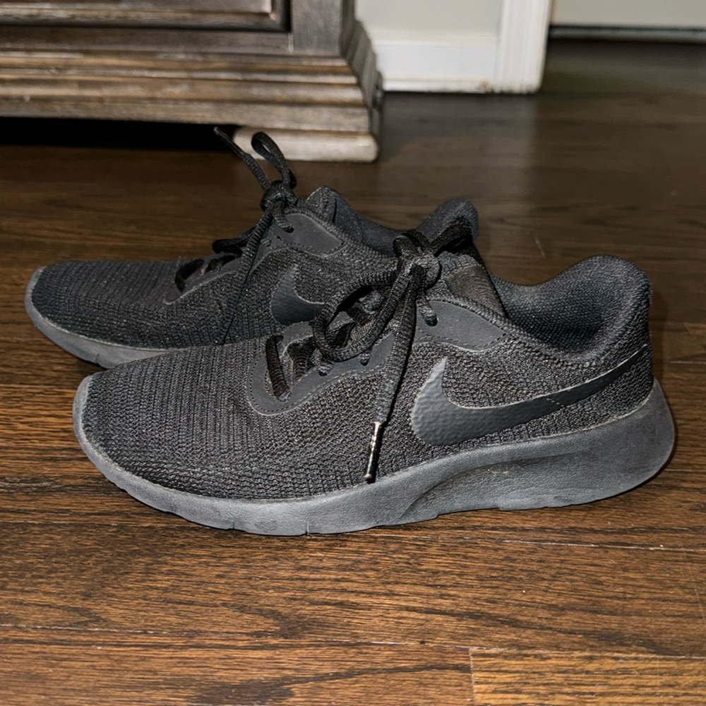 NIKE Black Sneakers